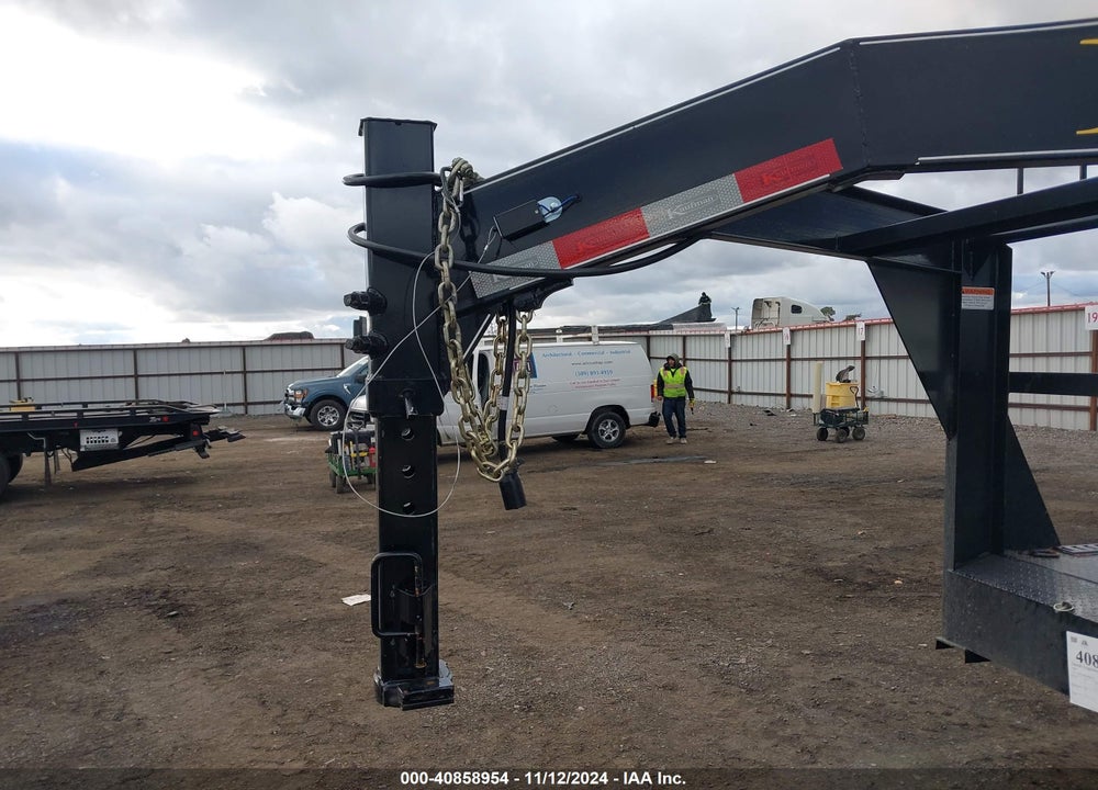 2024 KAUFMAN TRAILERS TBZ VIN: 7UZFC3622RB000556