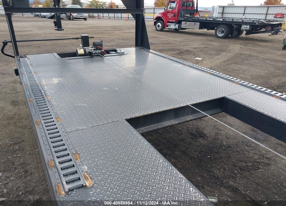 2024 KAUFMAN TRAILERS TBZ VIN: 7UZFC3622RB000556