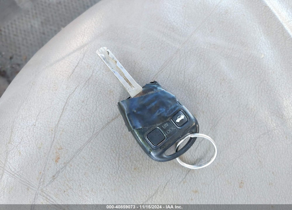 2002 LEXUS ES 300 VIN: JTHBF30G720062034