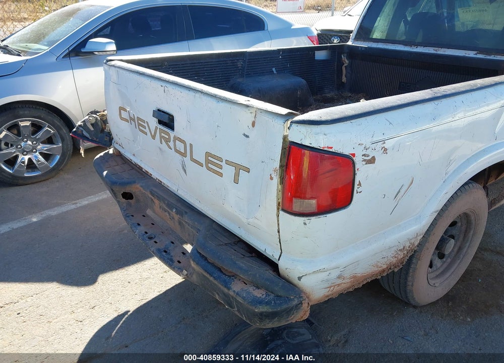 2002 CHEVROLET S-10 VIN: 1GCCS195528176090