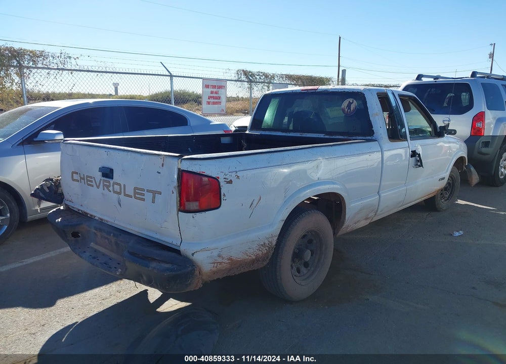2002 CHEVROLET S-10 VIN: 1GCCS195528176090