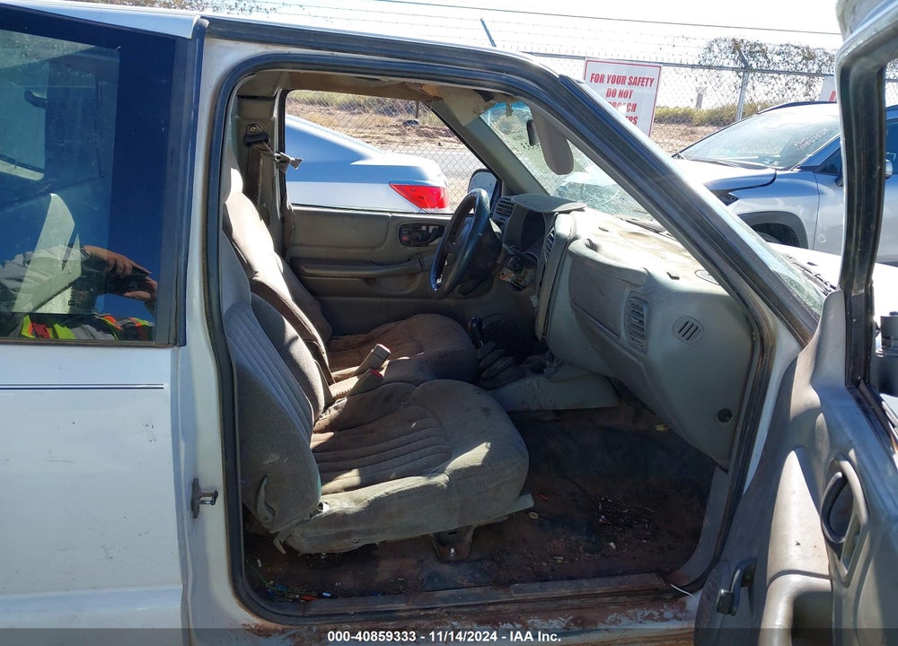 2002 CHEVROLET S-10 VIN: 1GCCS195528176090