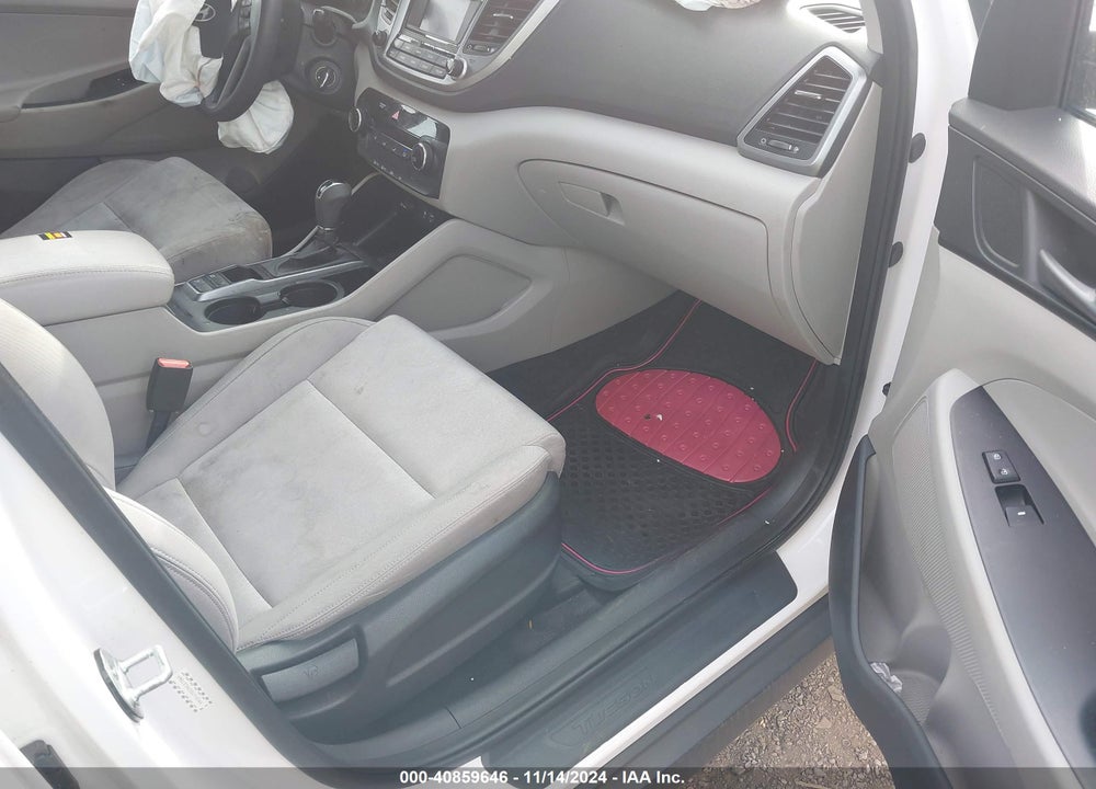 2016 HYUNDAI TUCSON SE VIN: KM8J33A43GU116564