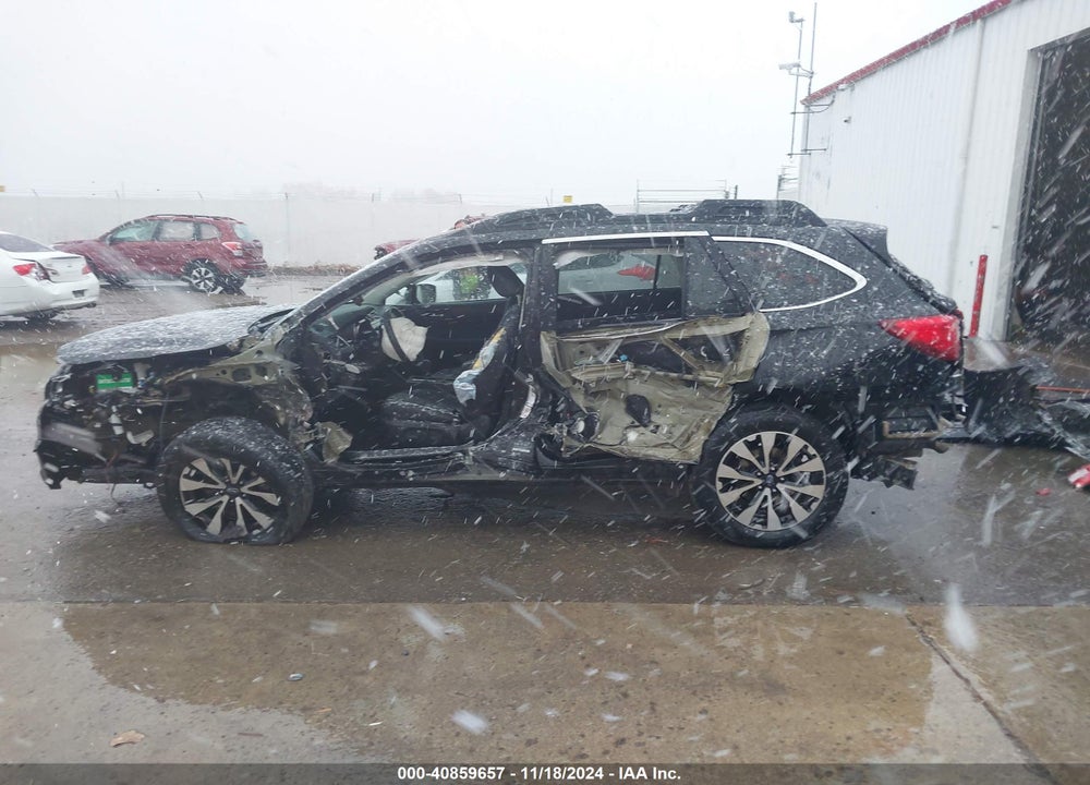2017 SUBARU OUTBACK 3.6R LIMITED VIN: 4S4BSENC8H3218535