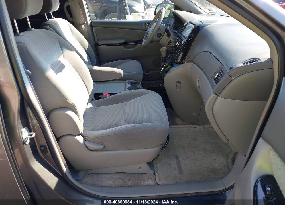 2005 TOYOTA SIENNA LE VIN: 5TDZA23C85S228788