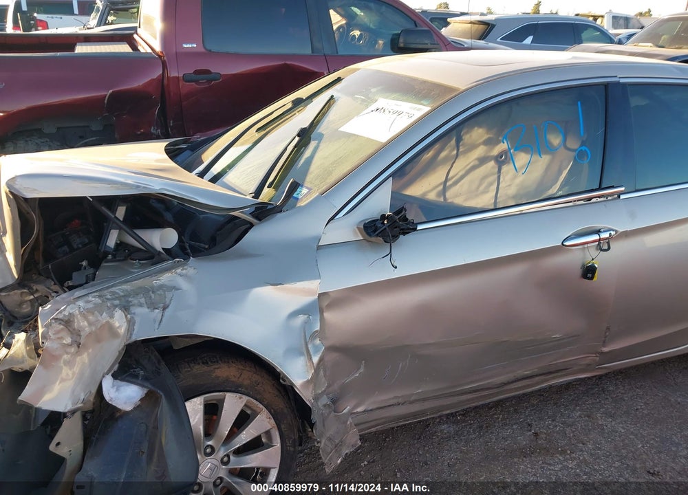 2013 HONDA ACCORD EX-L V-6 VIN: 1HGCR3F85DA032347