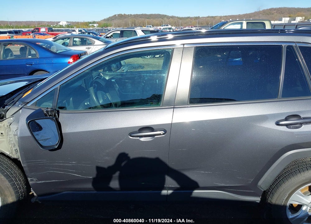 2021 TOYOTA RAV4 XLE VIN: 2T3W1RFV8MW126686