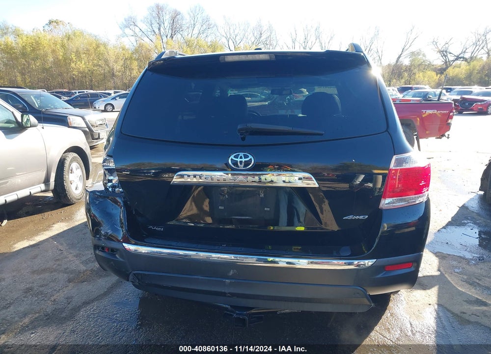 2013 TOYOTA HIGHLANDER PLUS/SE VIN: 5TDBK3EH8DS191480