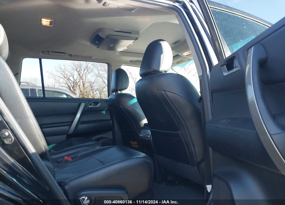 2013 TOYOTA HIGHLANDER PLUS/SE VIN: 5TDBK3EH8DS191480