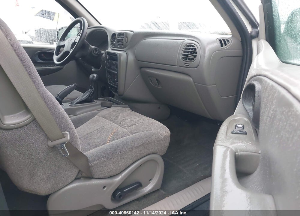 2004 CHEVROLET TRAILBLAZER LS VIN: 1GNDS13S142375038