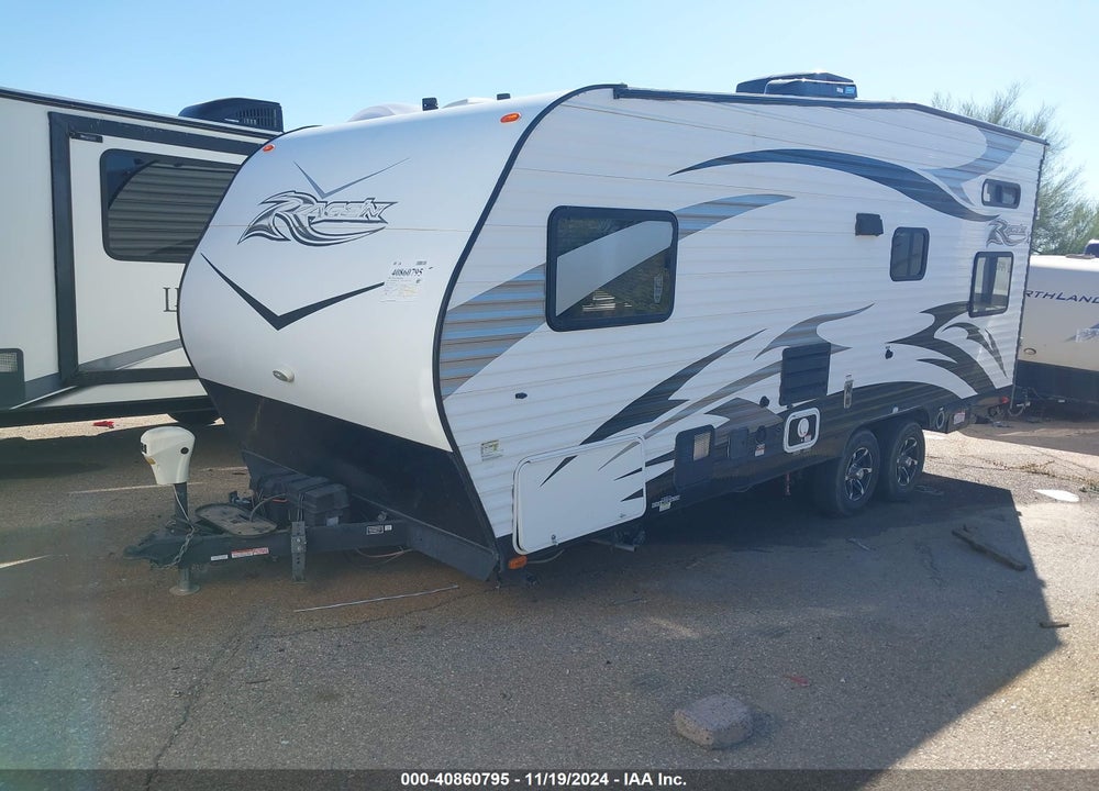 2015 SANDSPORT BY PACIFIC METAL X TOY HAULER S VIN: 5UYRN2625FR019011