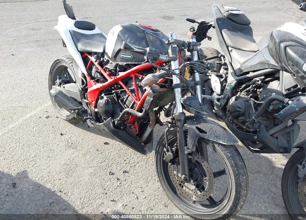 2012 HONDA CBR250 R VIN: MLHMC4104C5206750