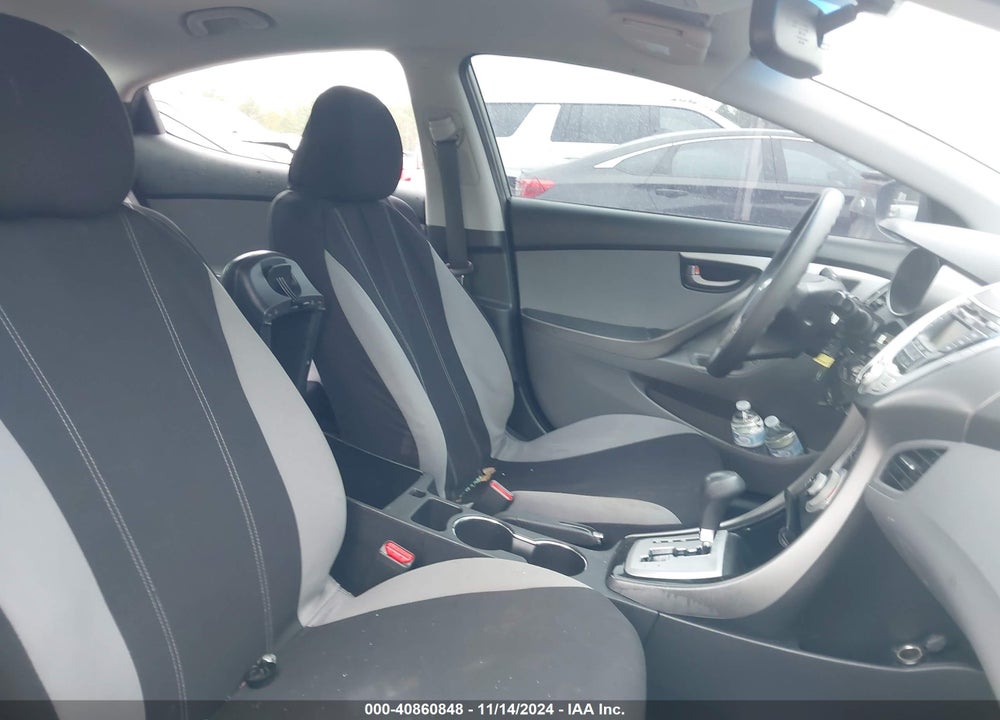 2012 HYUNDAI ELANTRA VIN: 5NPDH4AE8CH074382