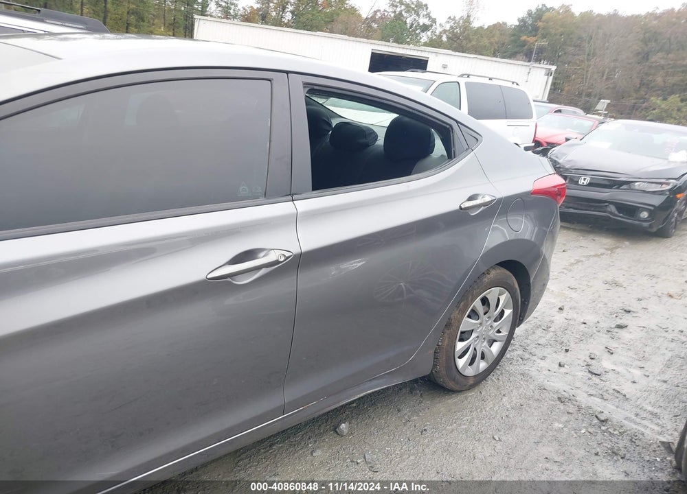 2012 HYUNDAI ELANTRA VIN: 5NPDH4AE8CH074382