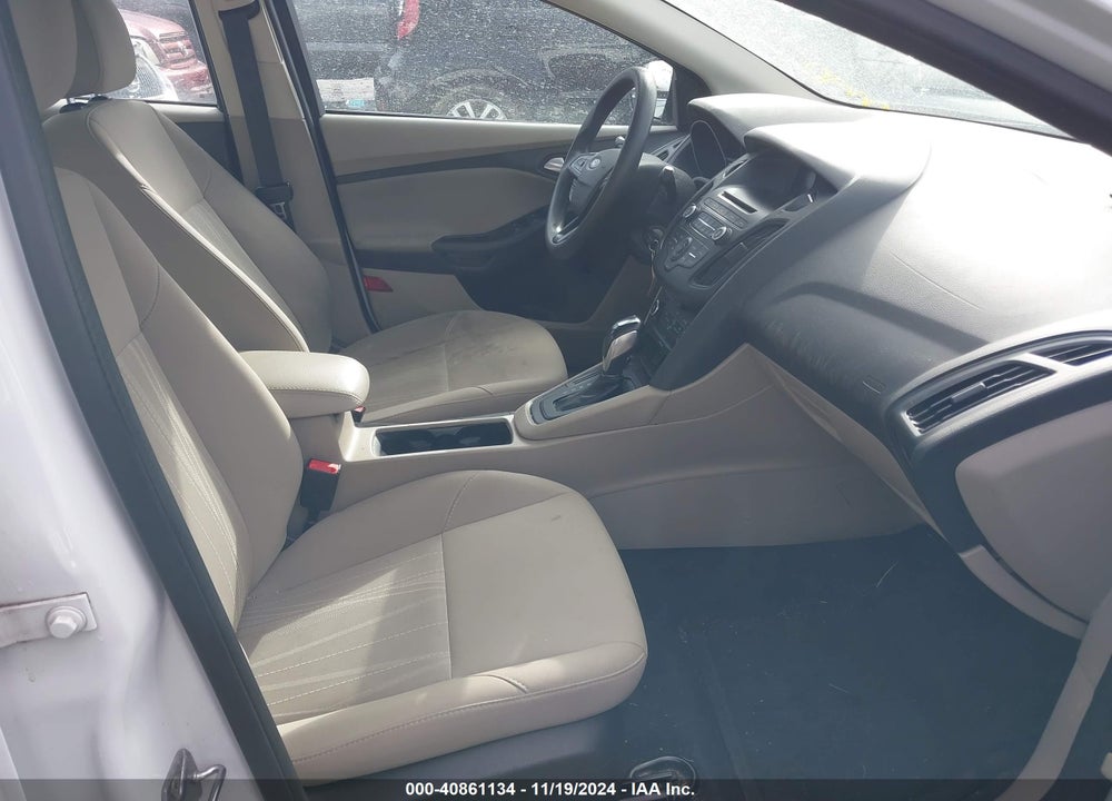 2016 FORD FOCUS SE VIN: 1FADP3F27GL277721