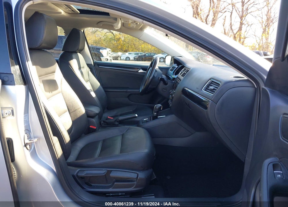 2015 VOLKSWAGEN JETTA 2.0L TDI SEL VIN: 3VWLA7AJ9FM262712