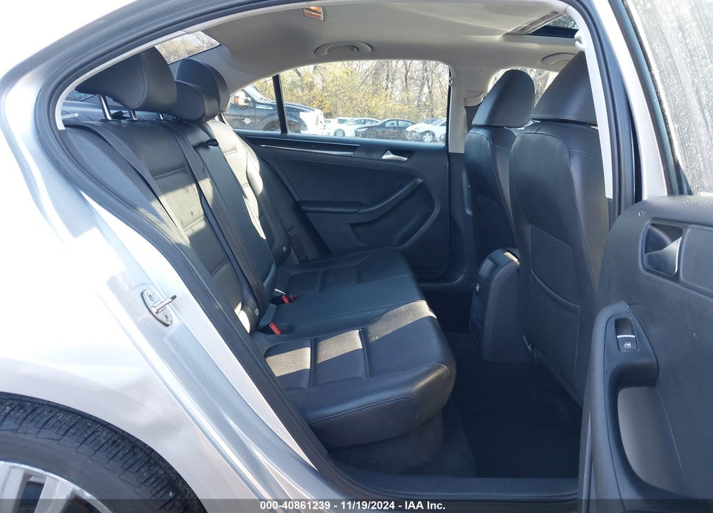 2015 VOLKSWAGEN JETTA 2.0L TDI SEL VIN: 3VWLA7AJ9FM262712