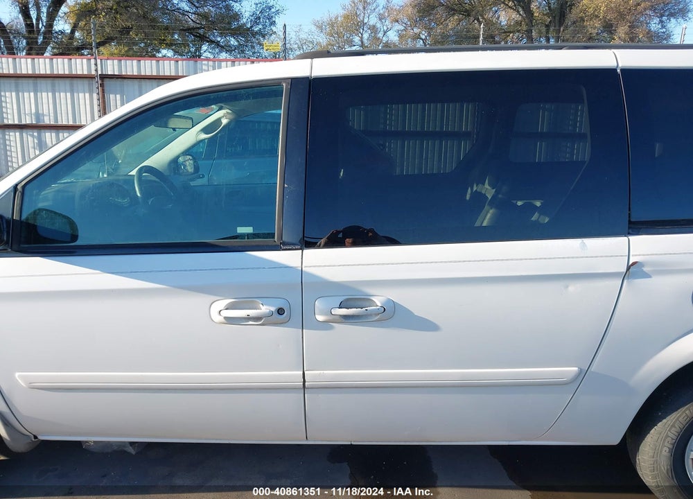 2005 CHRYSLER TOWN & COUNTRY LX VIN: 2C4GP44R75R398265