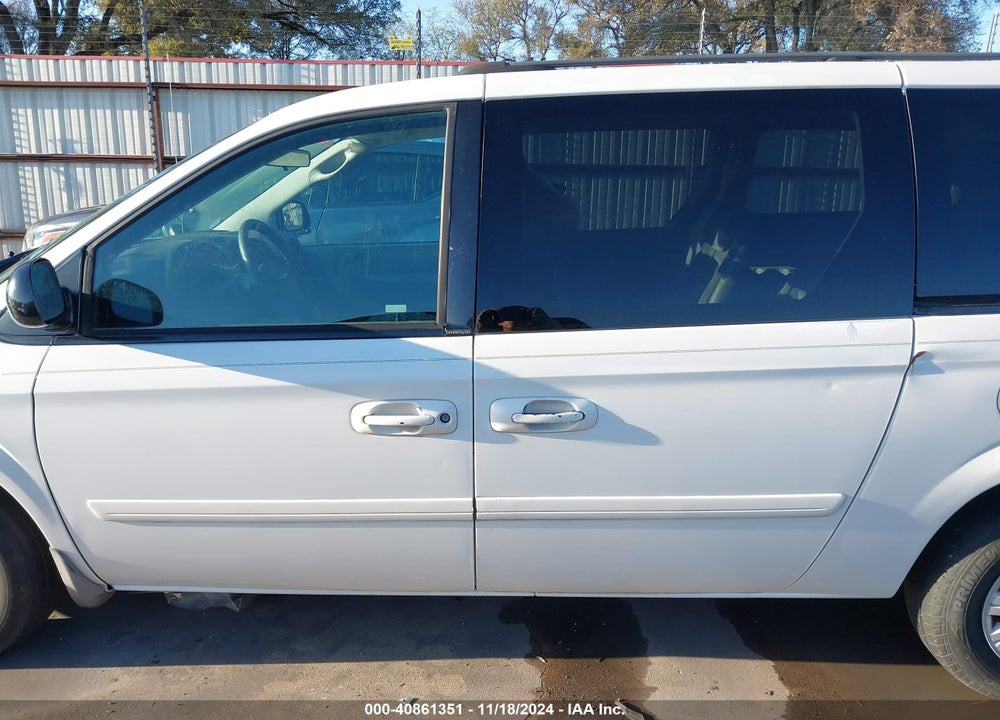 2005 CHRYSLER TOWN & COUNTRY LX VIN: 2C4GP44R75R398265