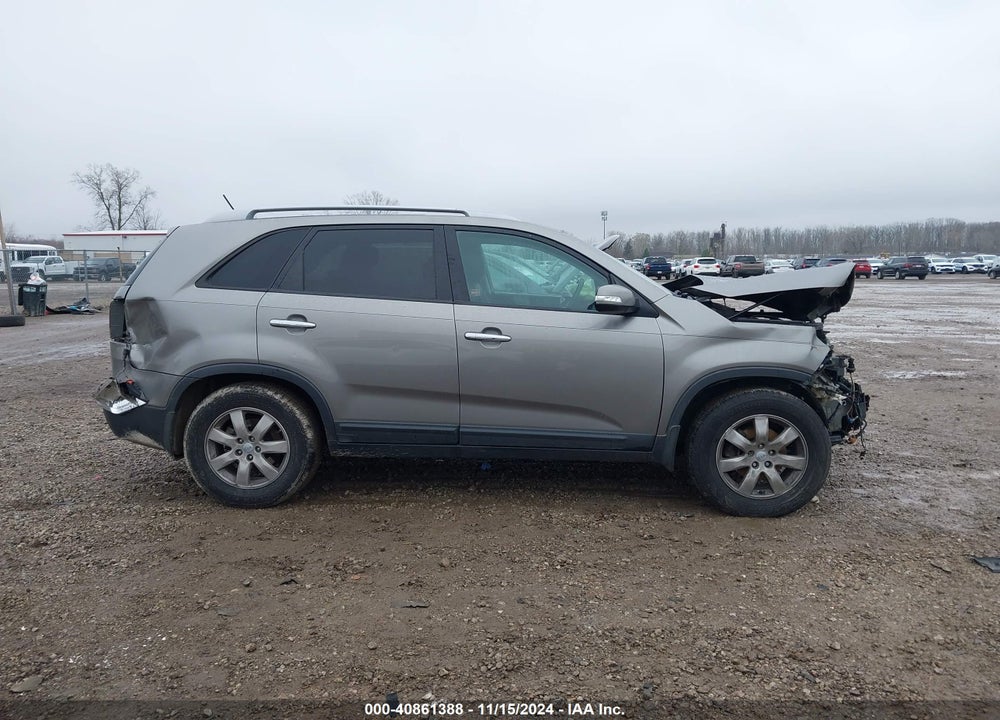 2013 KIA SORENTO LX VIN: 5XYKT3A60DG423018