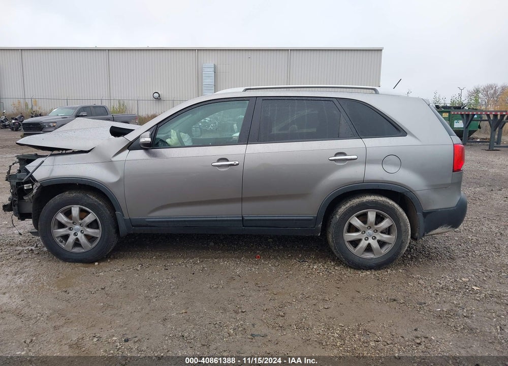 2013 KIA SORENTO LX VIN: 5XYKT3A60DG423018