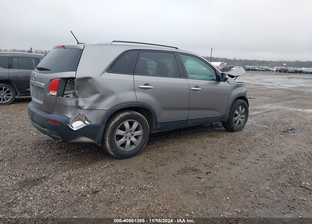 2013 KIA SORENTO LX VIN: 5XYKT3A60DG423018