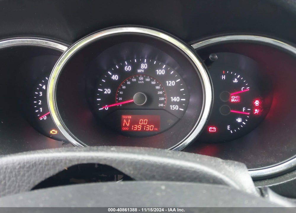 2013 KIA SORENTO LX VIN: 5XYKT3A60DG423018