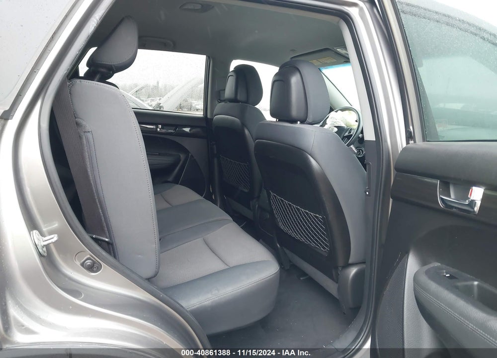 2013 KIA SORENTO LX VIN: 5XYKT3A60DG423018
