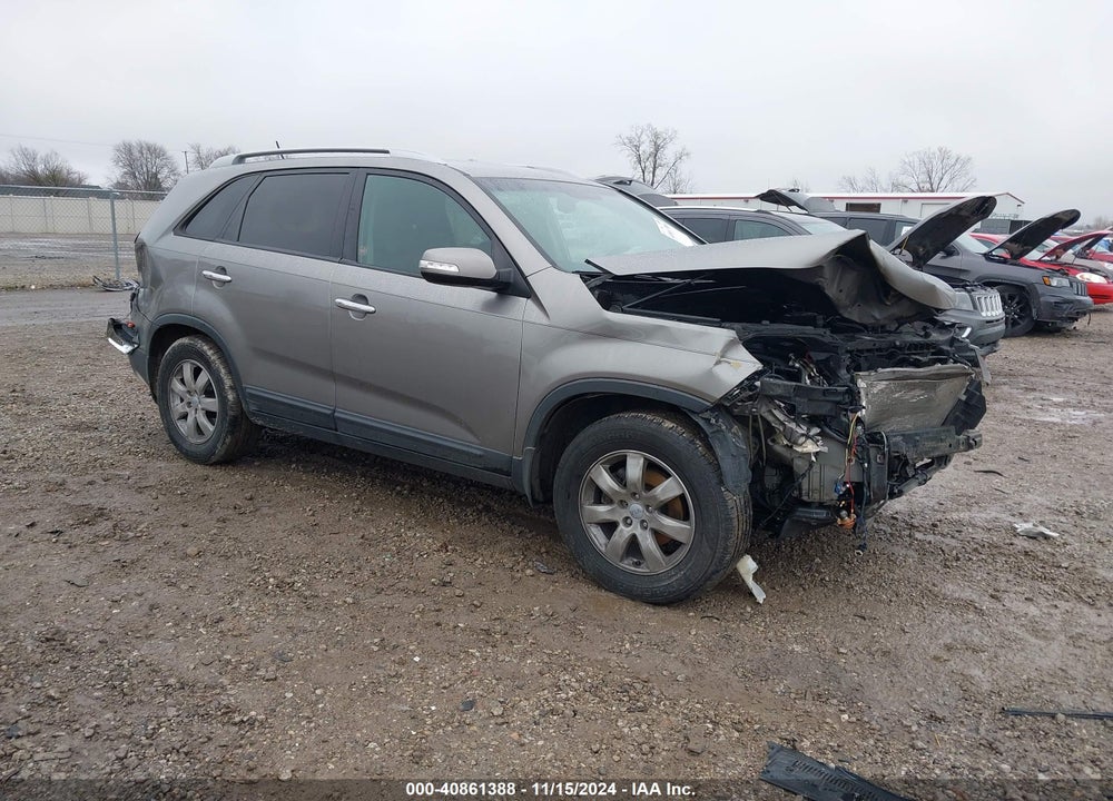 2013 KIA SORENTO LX VIN: 5XYKT3A60DG423018