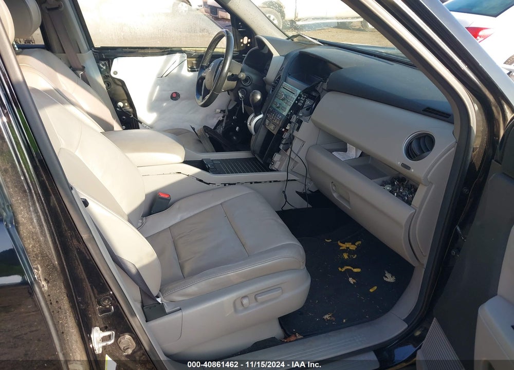 2010 HONDA PILOT EX-L VIN: 5FNYF4H55AB013936