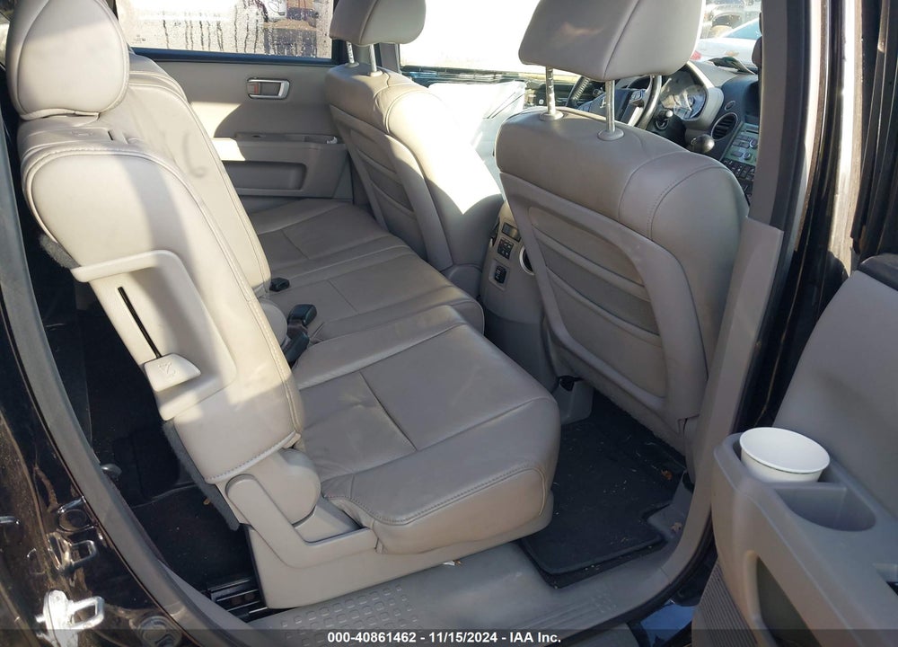 2010 HONDA PILOT EX-L VIN: 5FNYF4H55AB013936