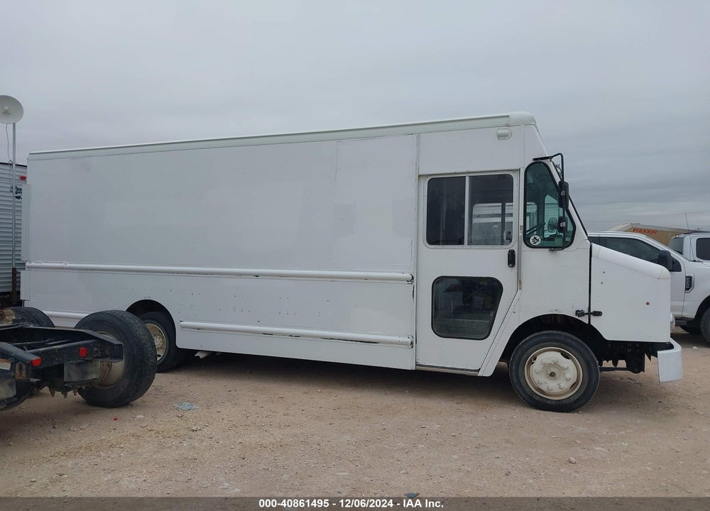 2010 FREIGHTLINER CHASSIS M LINE WALK-IN VAN VIN: 4UZAAPDU9ACAP8332