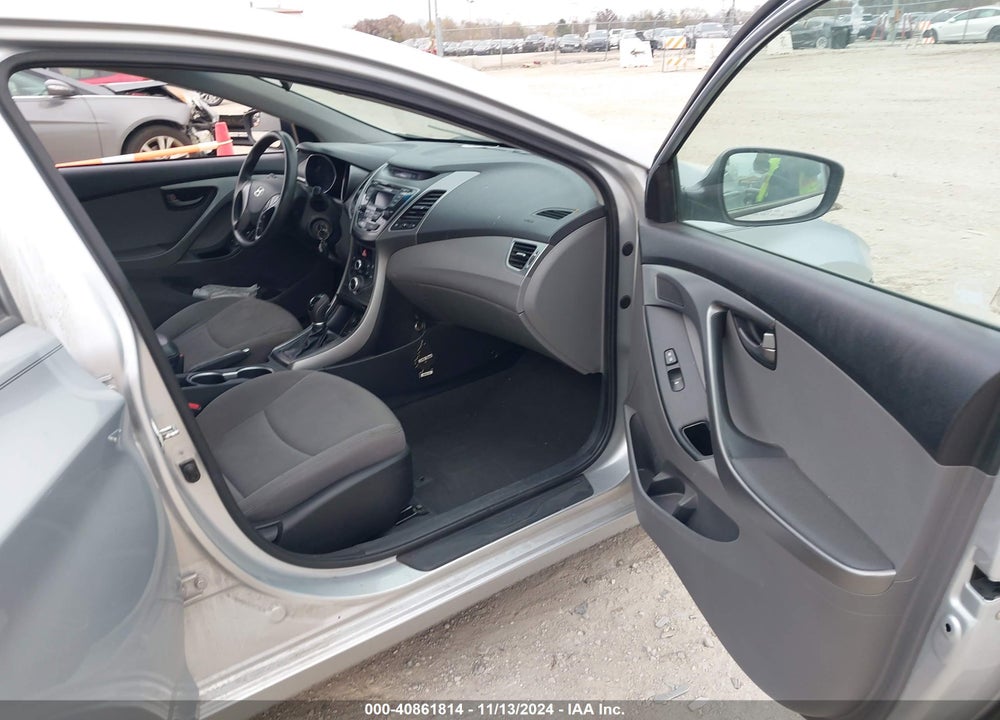 2014 HYUNDAI ELANTRA VIN: 5NPDH4AE7EH523876