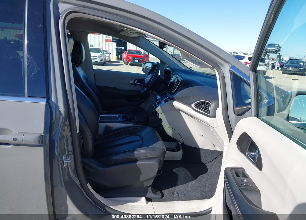 2022 CHRYSLER PACIFICA TOURING L VIN: 2C4RC1BG2NR182568