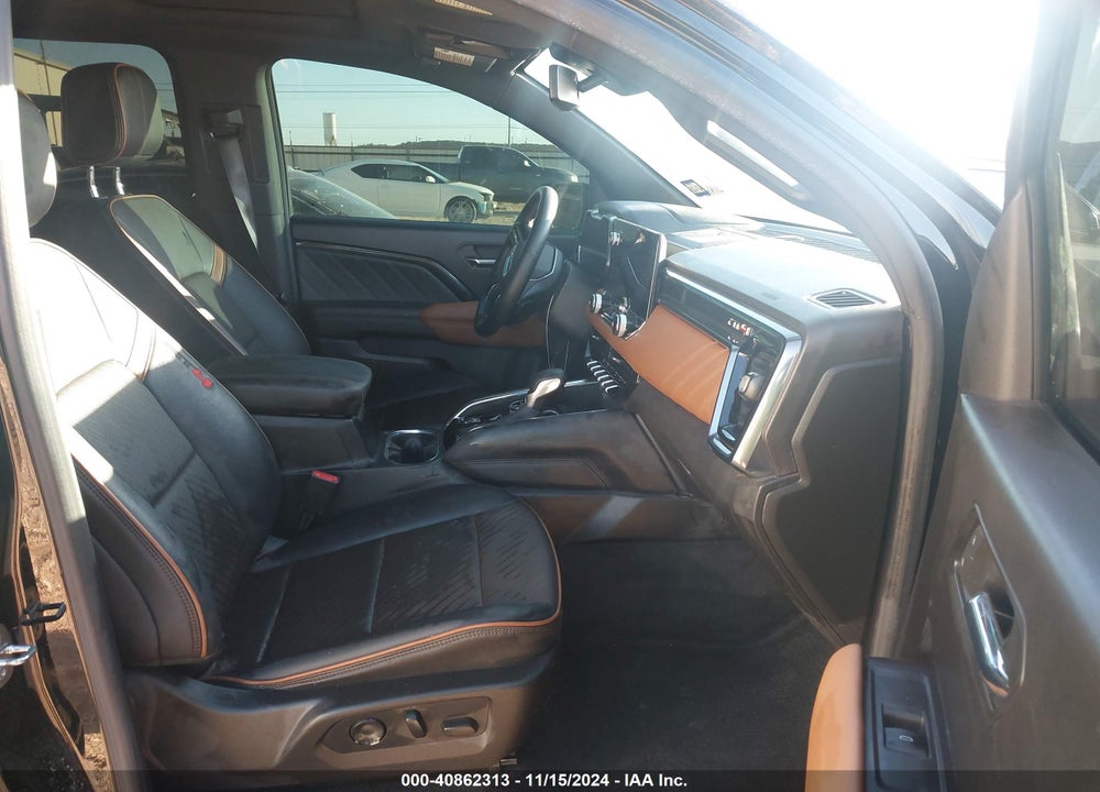 2023 GMC CANYON 4WD SHORT BOX AT4 VIN: 1GTP6DEK1P1193343