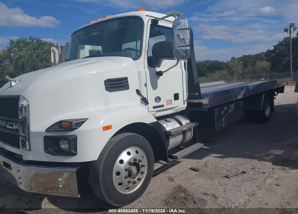 2023 MACK MD VIN: 1M2MDBAA3PS009407