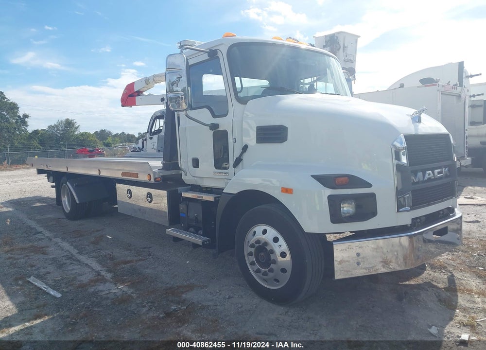 2023 MACK MD VIN: 1M2MDBAA3PS009407