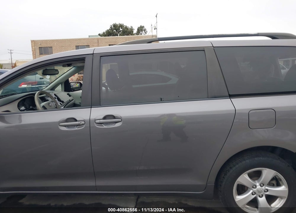 2011 TOYOTA SIENNA LE VIN: 5TDKA3DC8BS005555