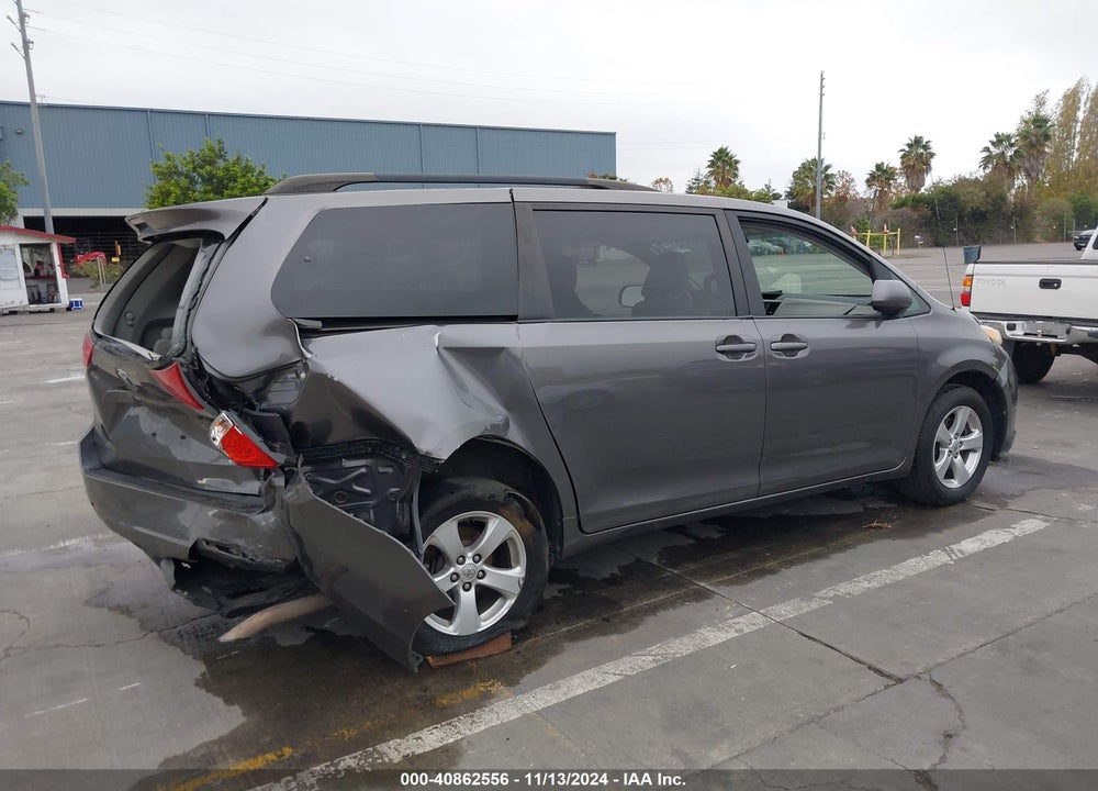 2011 TOYOTA SIENNA LE VIN: 5TDKA3DC8BS005555