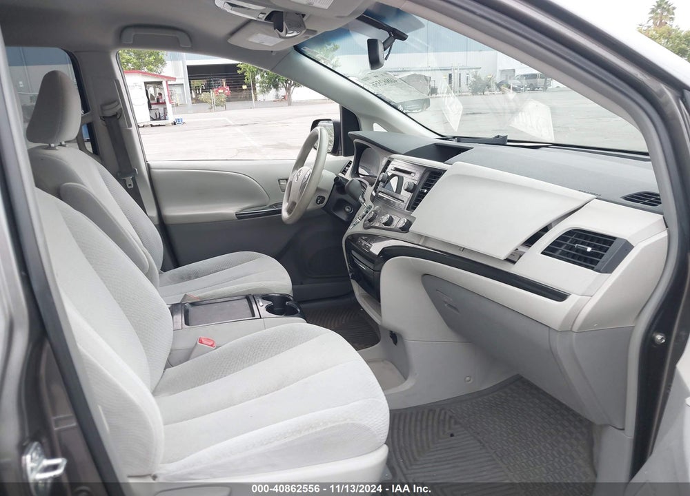 2011 TOYOTA SIENNA LE VIN: 5TDKA3DC8BS005555