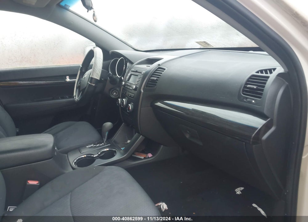 2012 KIA SORENTO LX VIN: 5XYKT3A12CG216200