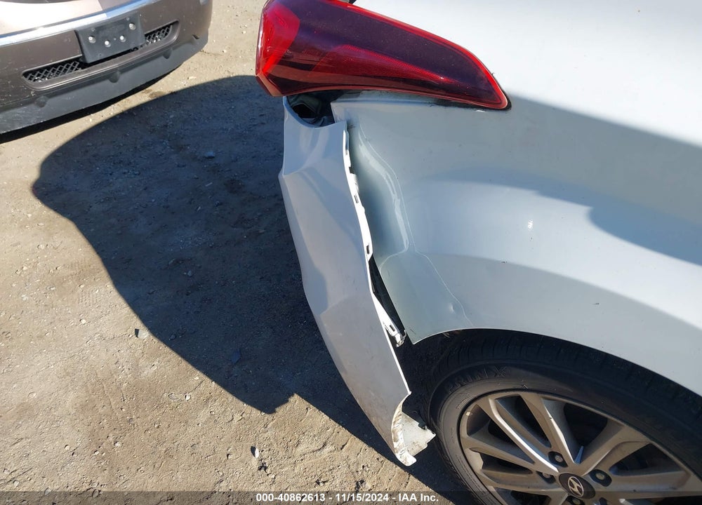 2014 HYUNDAI ELANTRA SE VIN: 5NPDH4AE2EH463053