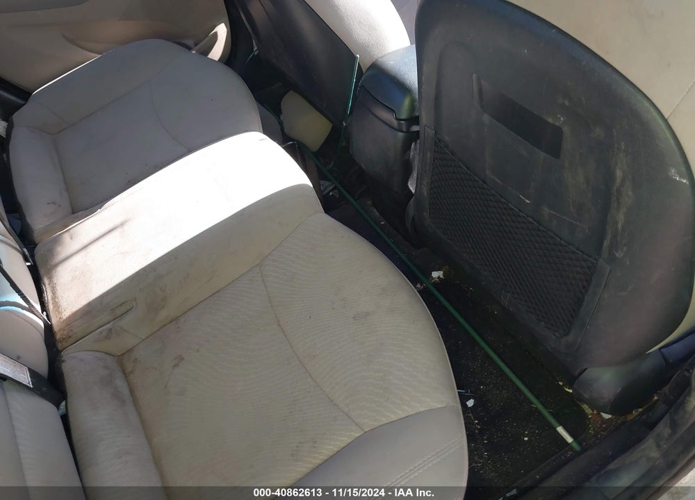 2014 HYUNDAI ELANTRA SE VIN: 5NPDH4AE2EH463053
