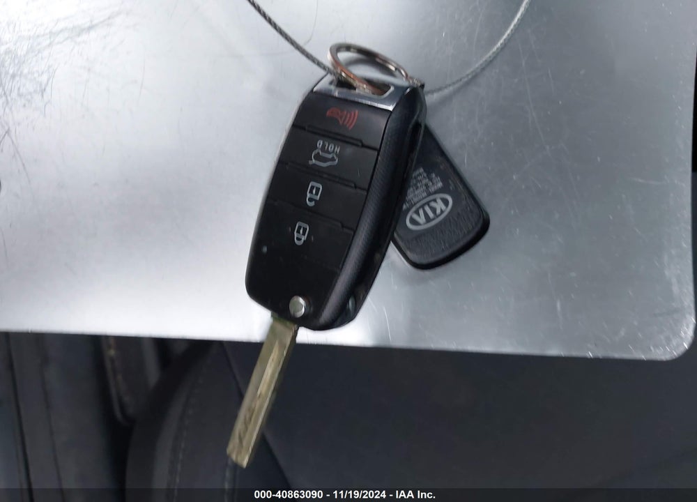 2016 KIA SORENTO 2.4L LX VIN: 5XYPGDA38GG082736