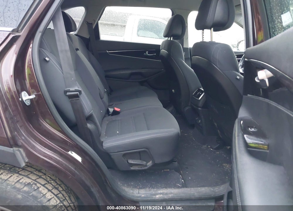 2016 KIA SORENTO 2.4L LX VIN: 5XYPGDA38GG082736