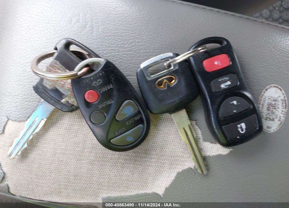 2001 INFINITI I30 LUXURY VIN: JNKCA31AX1T040961