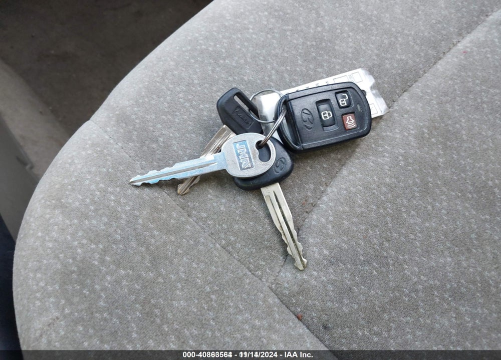 2004 HYUNDAI SANTA FE GLS VIN: KM8SC73D74U778653