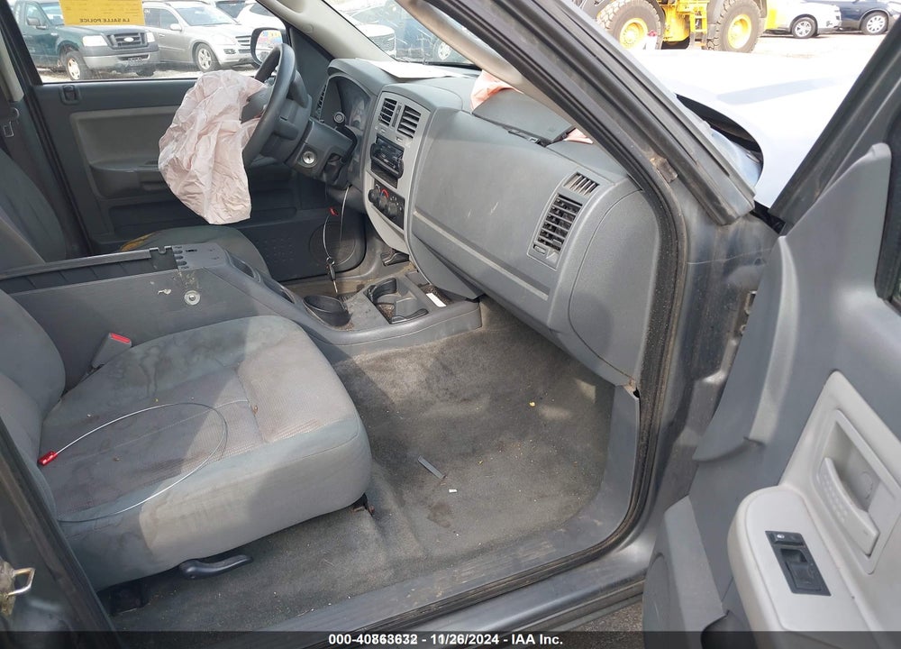 2005 DODGE DAKOTA SLT VIN: 1D7HW48N25S133823