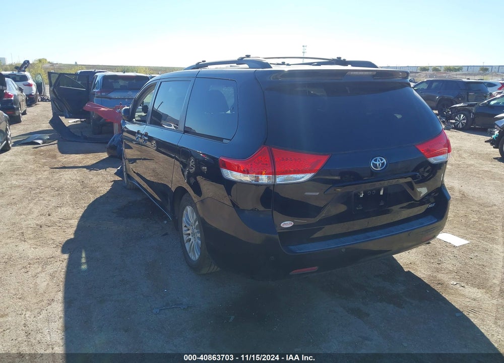2011 TOYOTA SIENNA XLE V6 VIN: 5TDYK3DC7BS116511