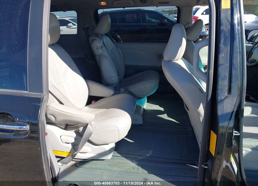 2011 TOYOTA SIENNA XLE V6 VIN: 5TDYK3DC7BS116511